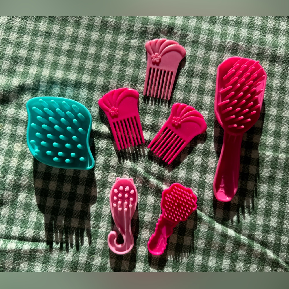 Mini Brush & Comb Lot for Dolls/Barbies - Accessories
